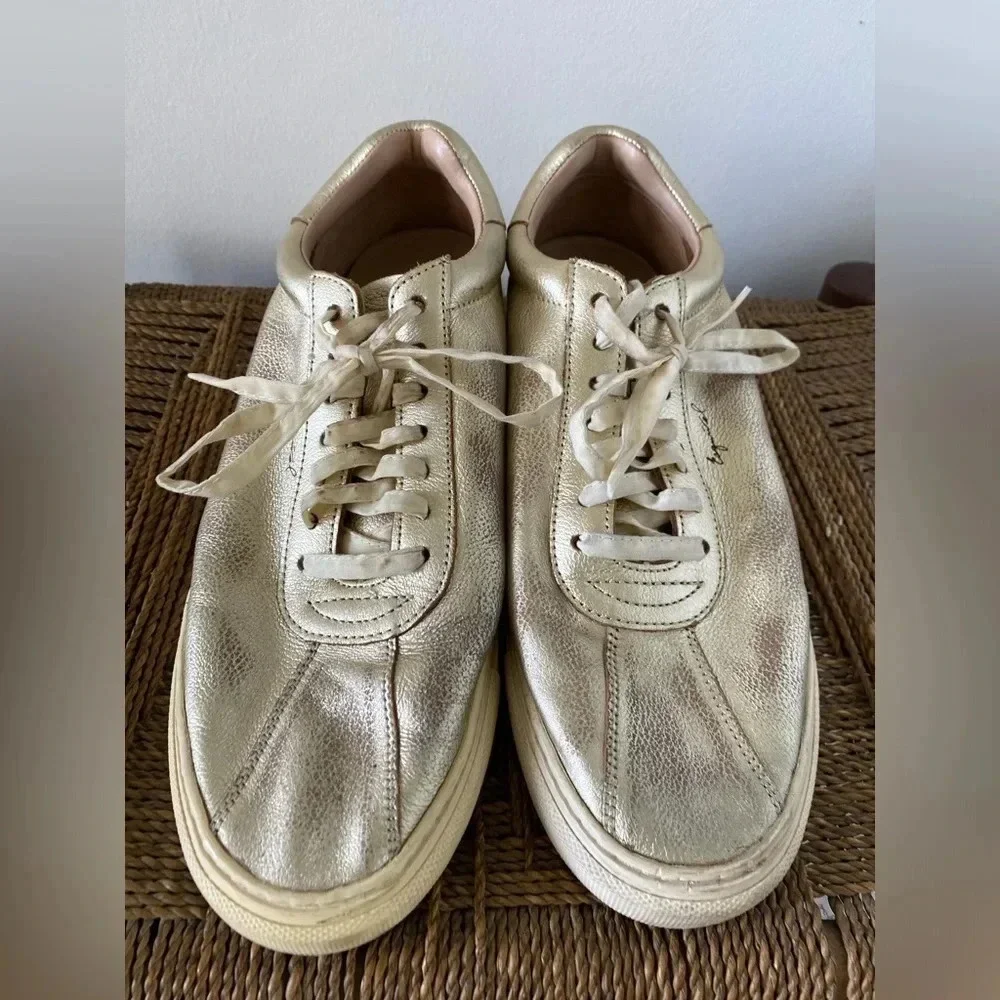Equivel Shoes Women’s 11 Sneakers Classic Weekender Gold Distressed